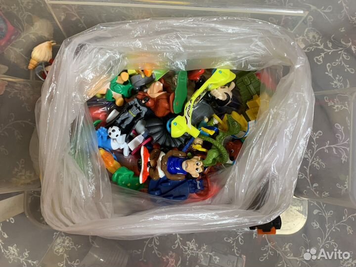 Киндер-сюрпризы пакетом