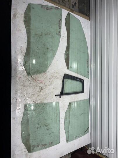 Стекло двери (Volkswagen Tiguan)