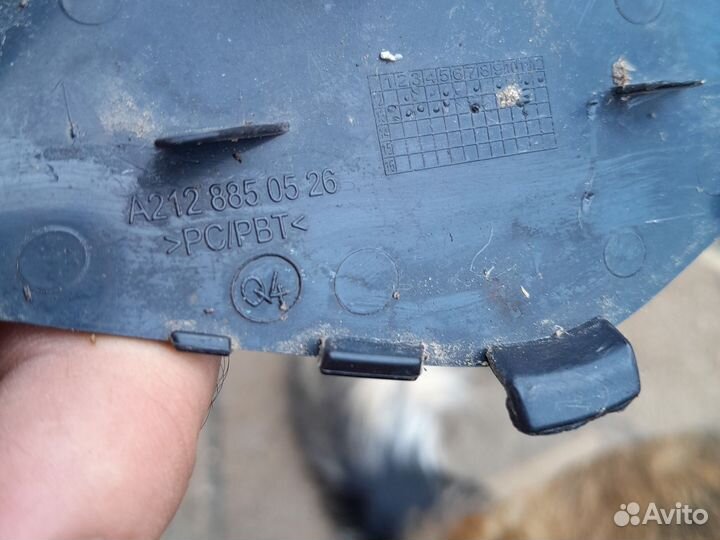 Заглушка крюка Mercedes W212 A2128850526