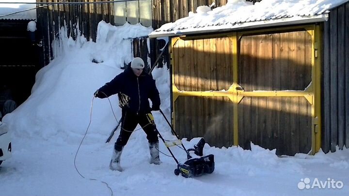 Снегоуборщик электрический huter SGC 2000 E