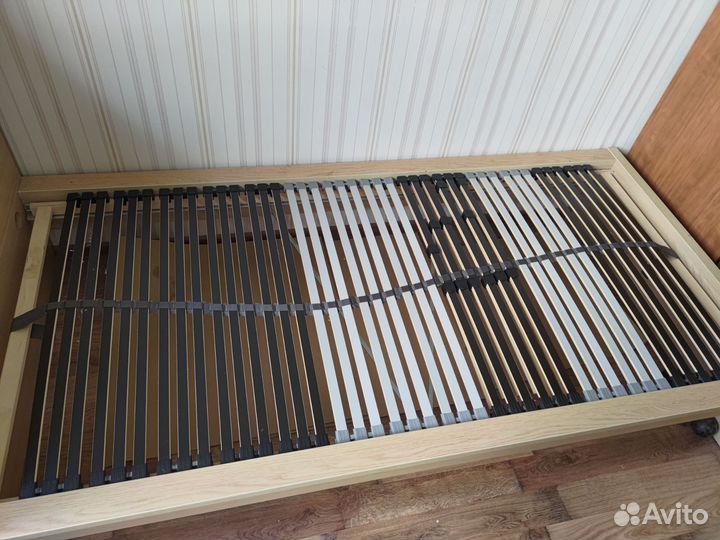 Кровать односпальная IKEA Malm 90x200