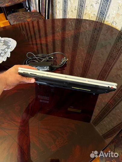 Ноутбук Sony vaio VPC-EB4J1R