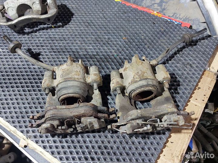 Суппорта тормозные передние Ford focus 1