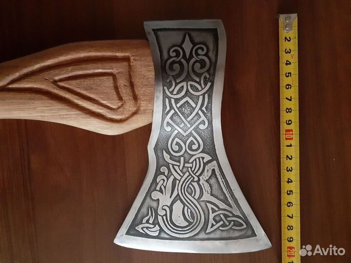 Топор в скандинавском стиле