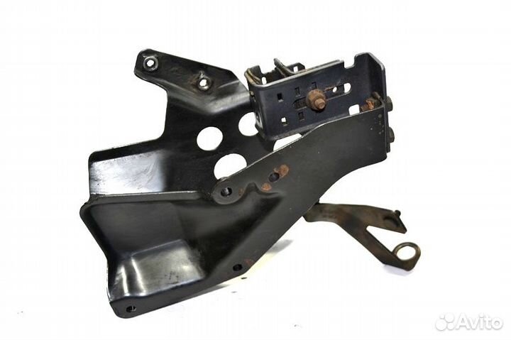 Кронштейн бака жидкости гидроусилителя руля scania