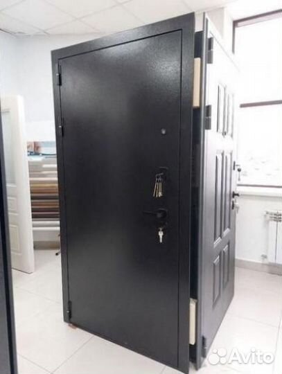 Дверь входная уличная