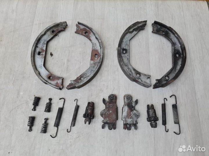 Колодки ручника Bmw 3 E90 N52B30A 2005