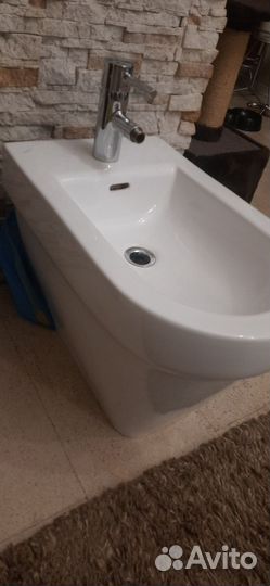 Биде Laufen со смесителем Hansgrohe