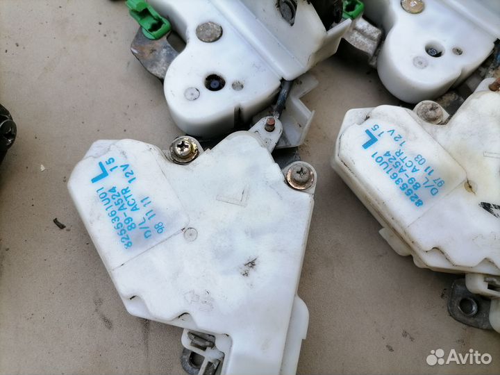 Замок двери задний Nissan Almera N15 1999