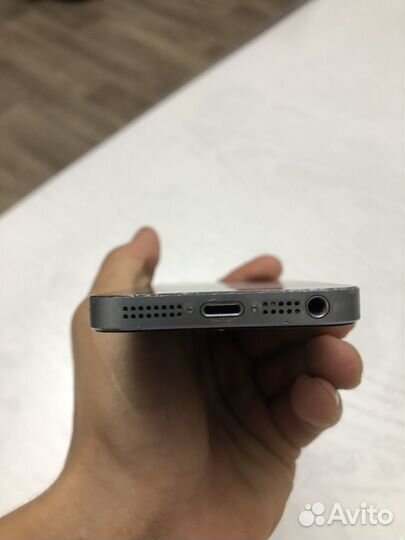 Телефон iPhone 5s