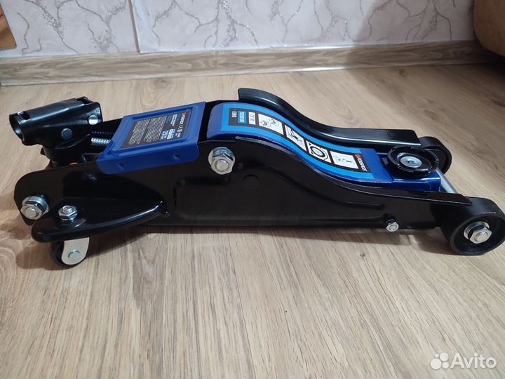 Домкрат подкатной гидравлический 2.5 тонн