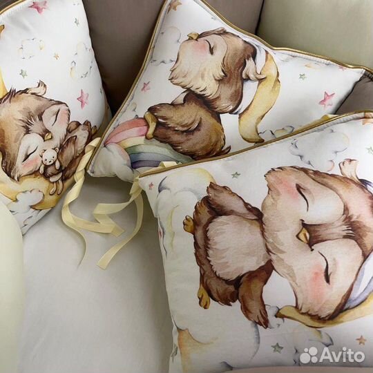 Комплект в кроватку (бортики, одеяло, простынь)