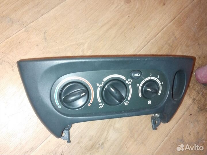 Блок управления печкой Рено Меган 1