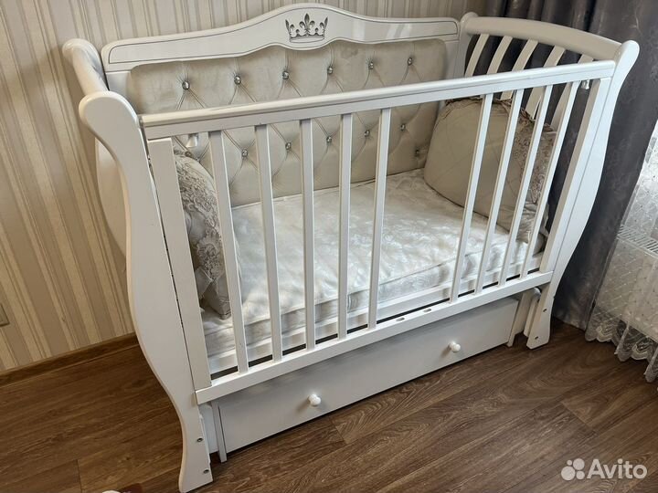 Детская кровать с комодом