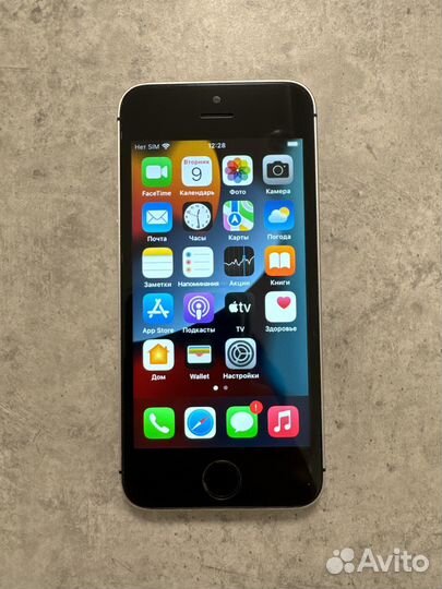iPhone SE, 32 ГБ