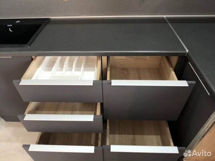 Кухня высокая с барной стойкой