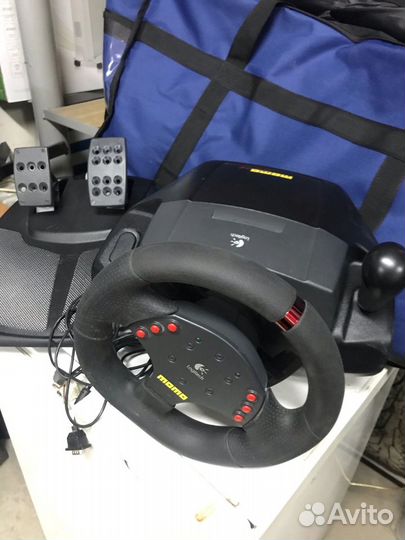Игровой руль с педалями