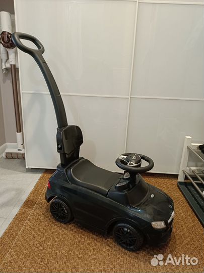 Машинка каталка толокар с ручкой