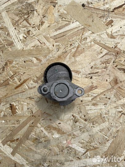 Натяжитель приводного ремня Фольксваген Гольф 7