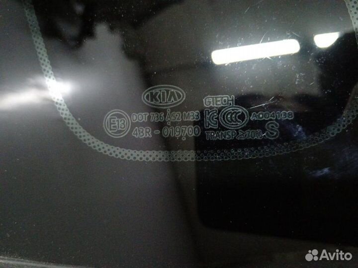 Стекло кузовное глухое заднее левое Kia Optima JF