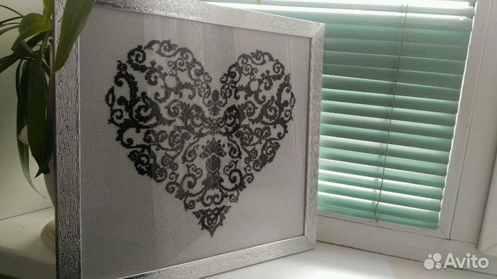 Картина вышитая