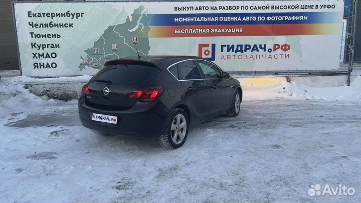 Патрубок воздушного фильтра Opel Astra (J) 1325458