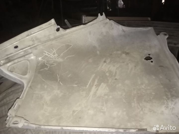 Крыло переднее правое