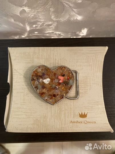 Пряжка сердце с янтарем