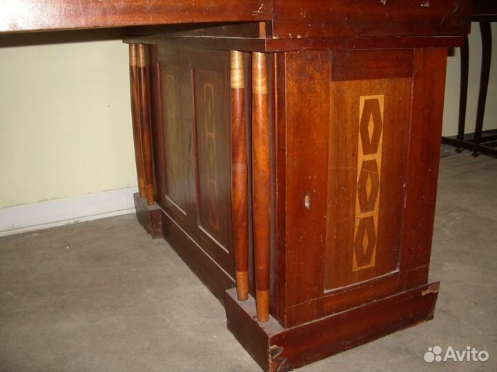 Старинный большой письменный стол. Модерн