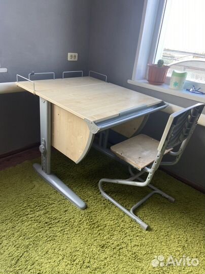 Школьная парта со стулом