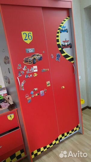 Кровать и шкаф из серии 