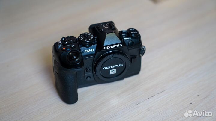 Продается фотоаппарат Olympus OM-D E-M1 Mark II