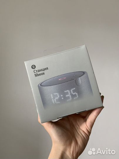Яндекс станция Алиса мини с часами