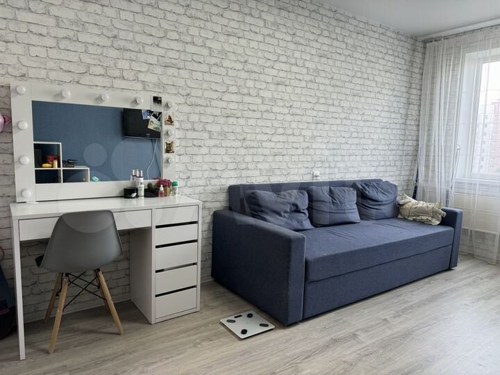 2-к. квартира, 52 м², 4/10 эт.