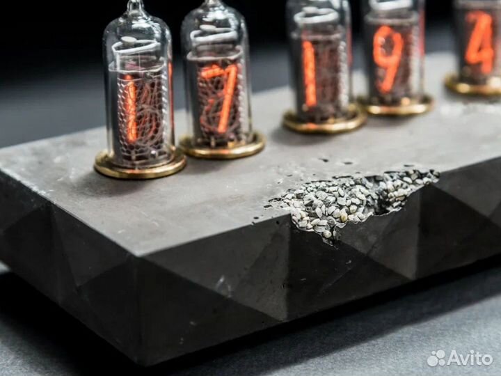 Ламповые часы Сатурн-Б черная эрозия