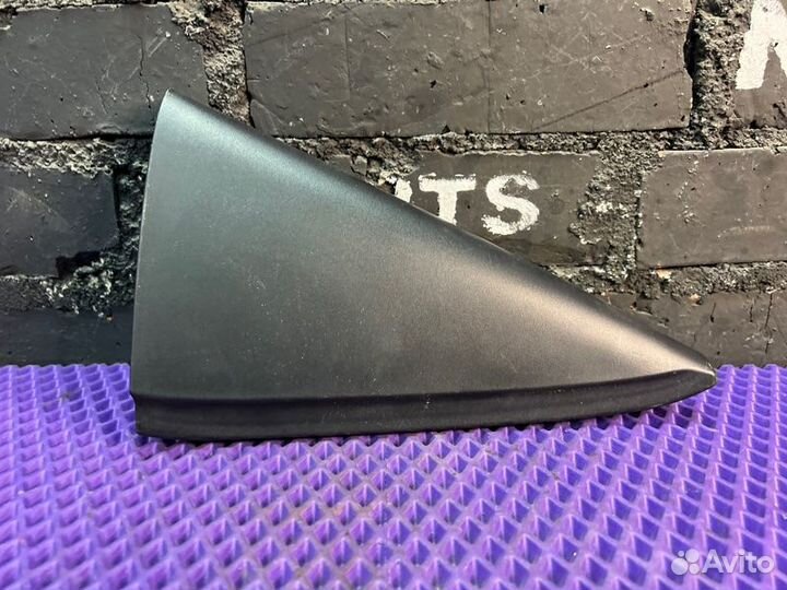 Уголок двери внутренний передний правый Toyota