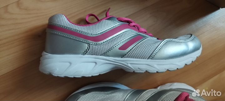 Кроссовки женские 38 размер