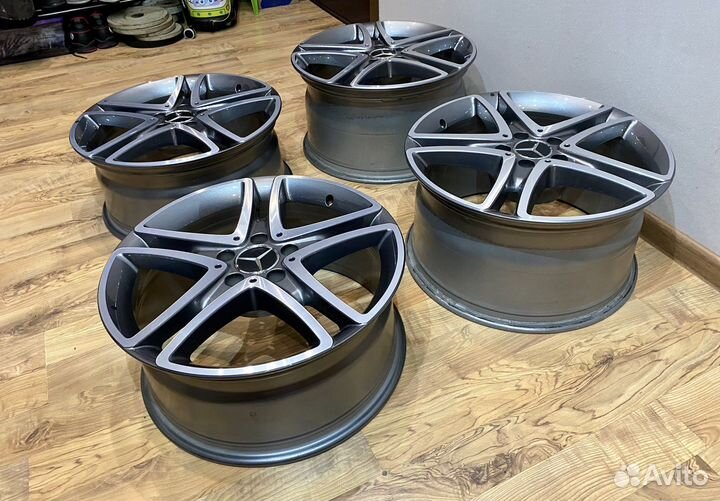 Комплект разношироких дисков Mercedes R18