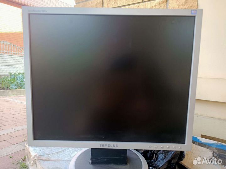 Монитор Samsung 27