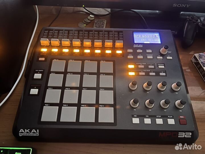 Akai MPD 32