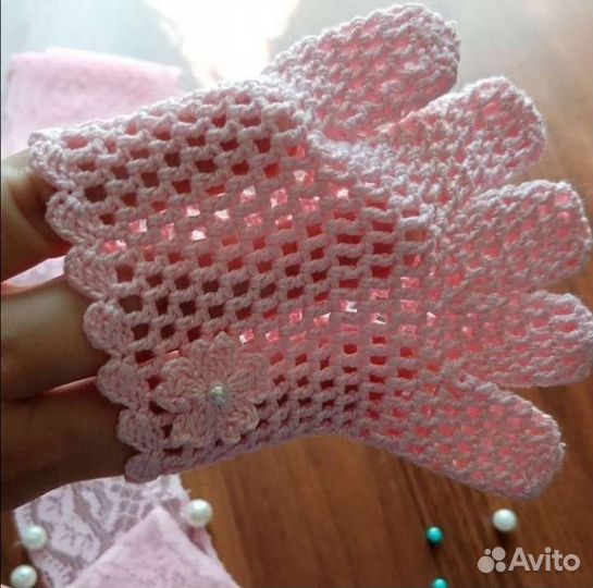 Ажурные перчатки крючком для юной леди