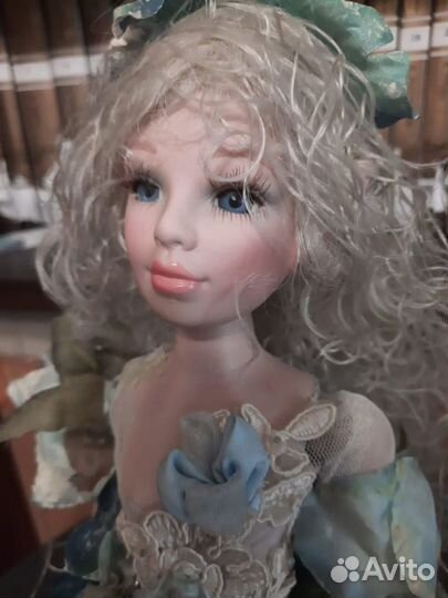 Кукла фарфоровая коллекционная