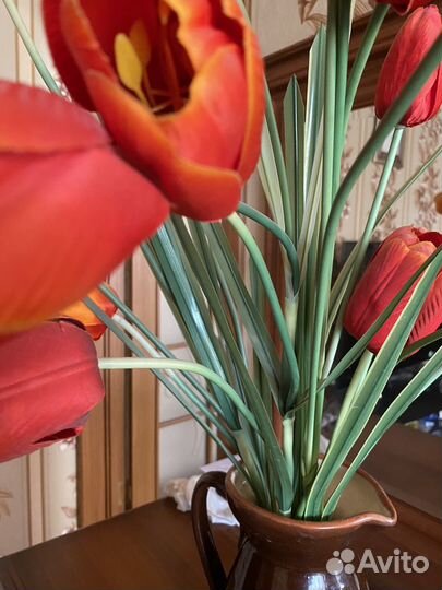 Глиняный кувшин (СССР) с тюльпанами