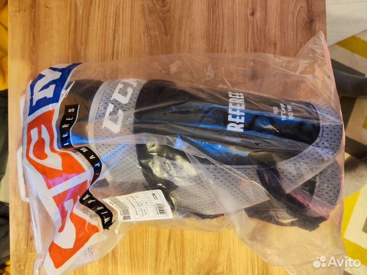 Хоккейная форма суд.Щитки-наколенники,налокотники