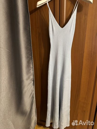 Голубое платье