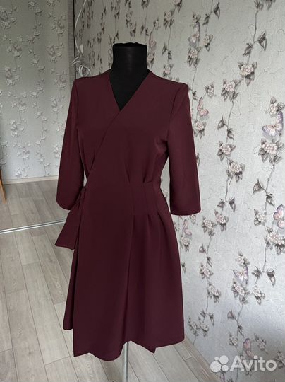 Платье выше колена