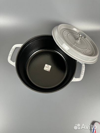 Кастрюля чугунная staub