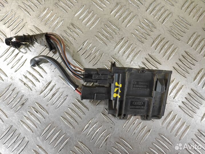 Резистор отопителя Audi 80/90 1986 1991
