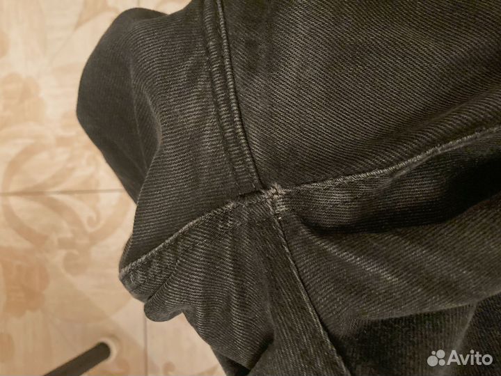 Джинсы-трубы с бахромой