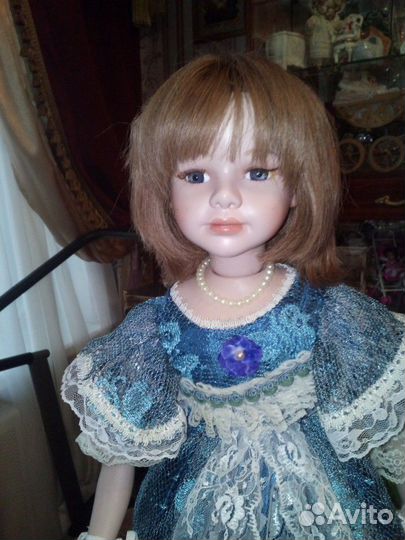 Фарфоровая кукла